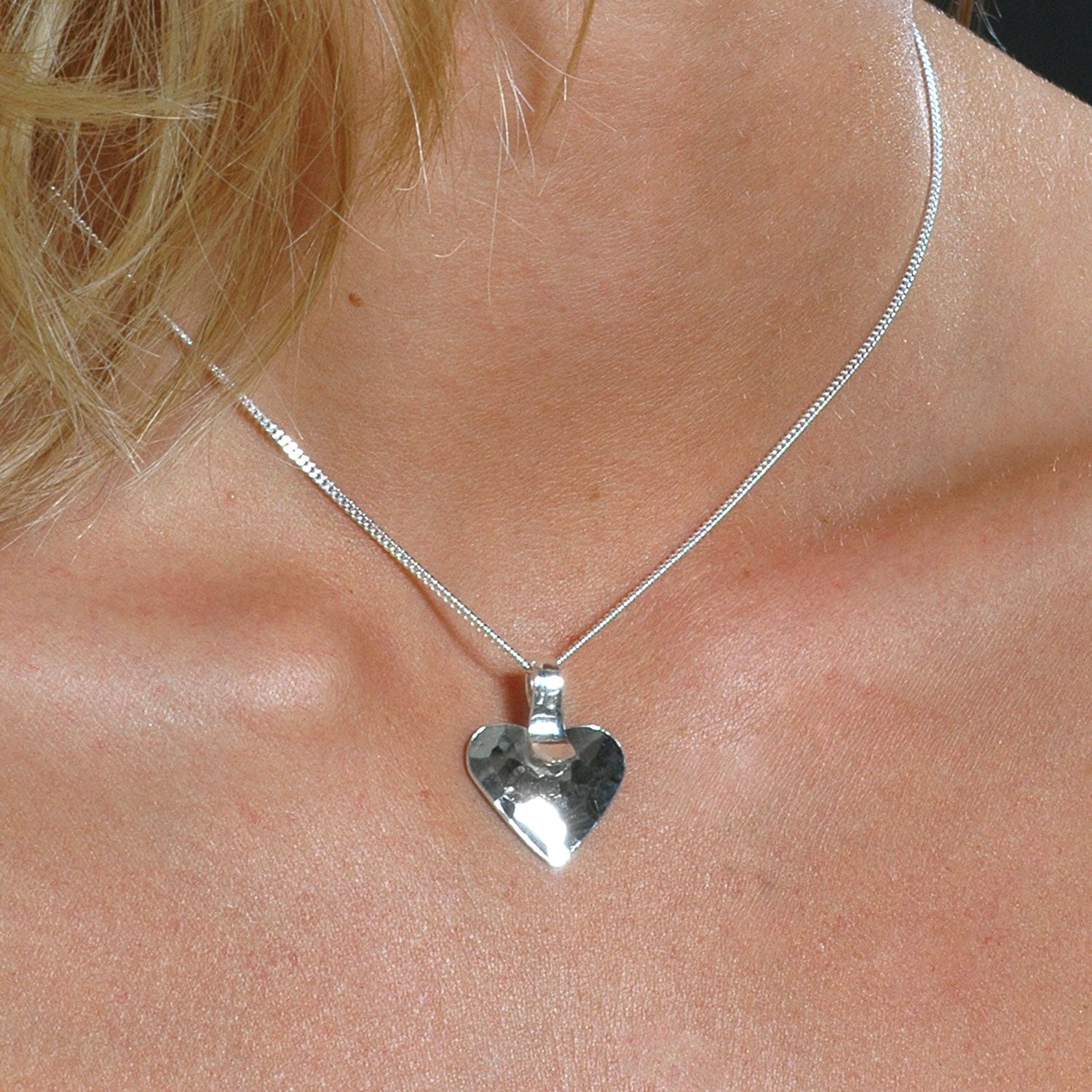 HAMRAT HJÄRTA (Hammered heart) necklace