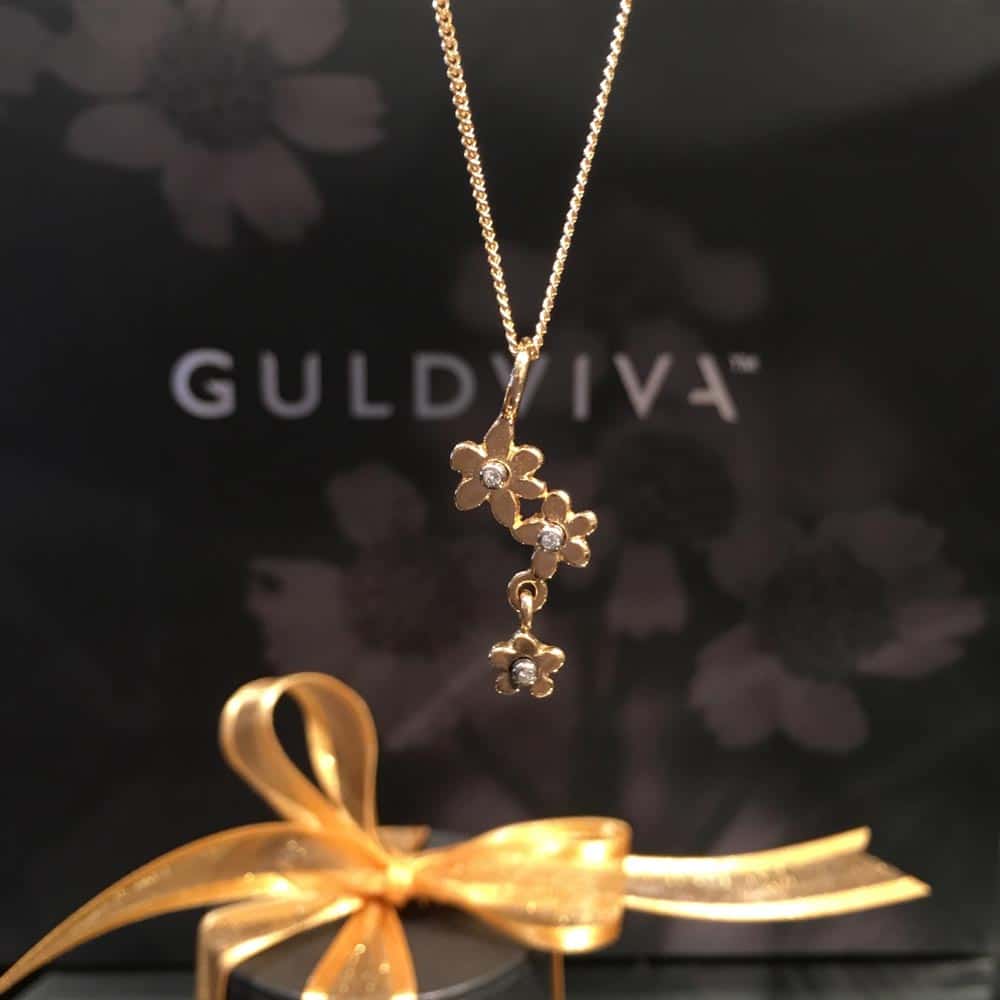 FÖRGÄT MIG EJ (Forget me not) 18K gold pendant with diamonds, handcrafted by GULDVIVA