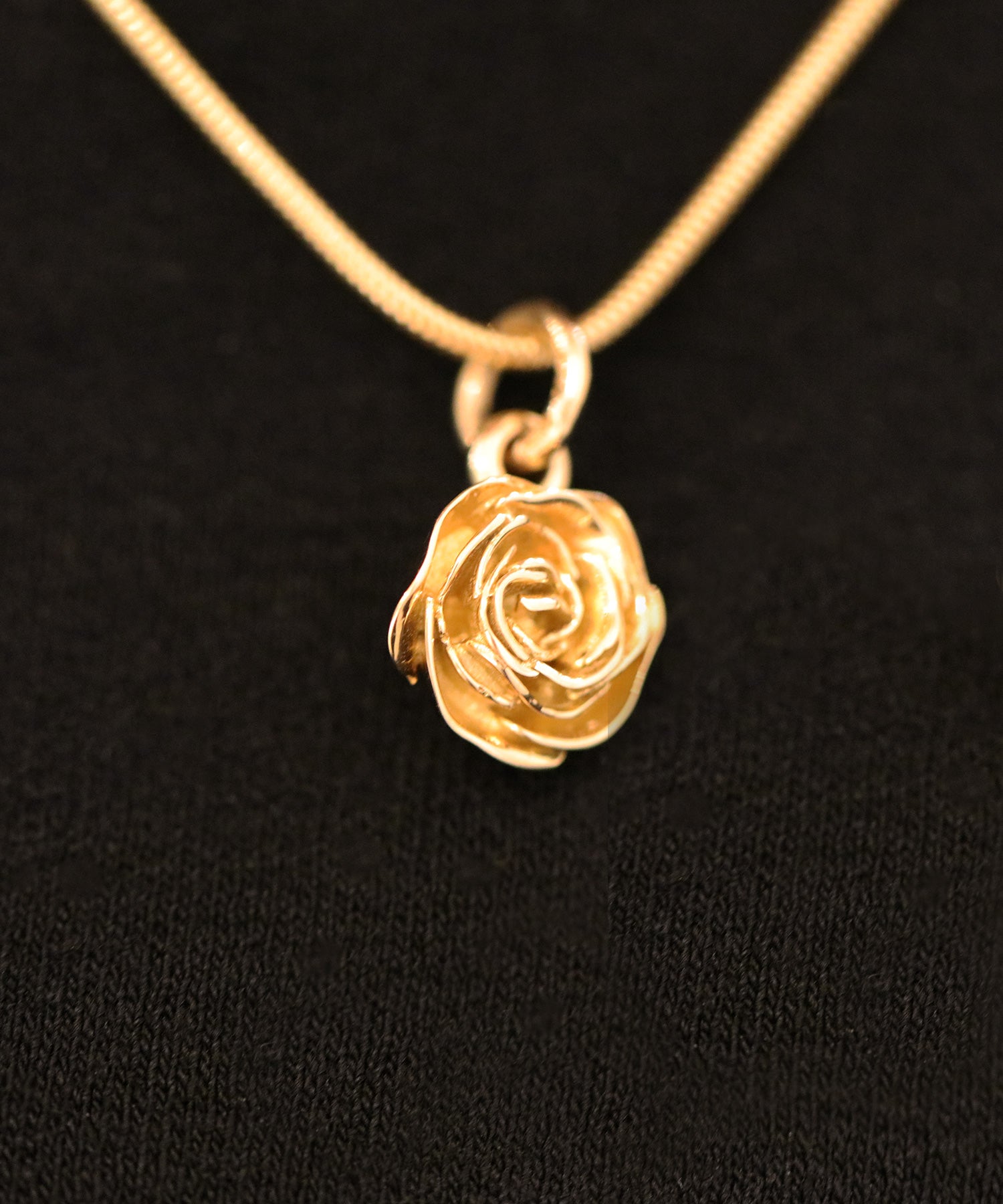 ROS (Rose) 18K necklace