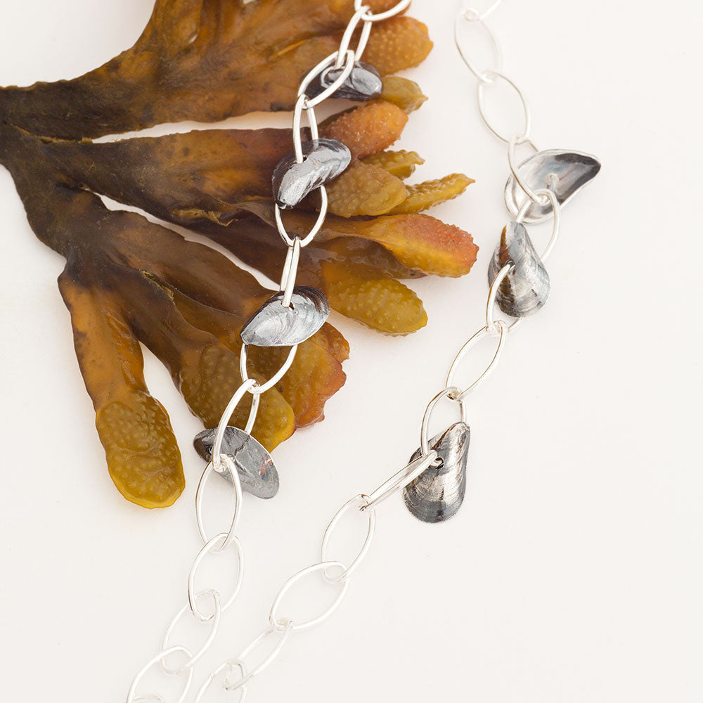 BLÅMUSSLA NÄT (Blue Mussel Net) bracelet necklace